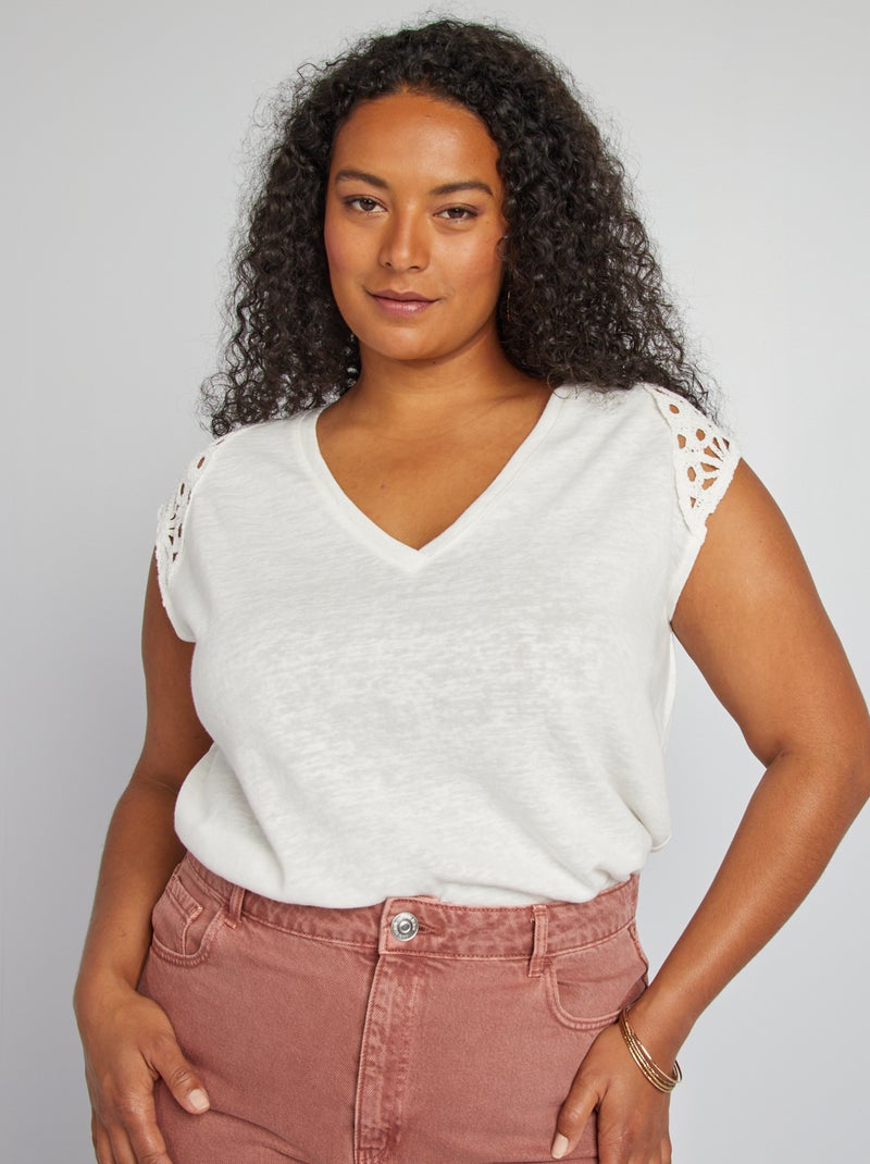 Camiseta con bordado con cuello de pico BEIGE - Kiabi