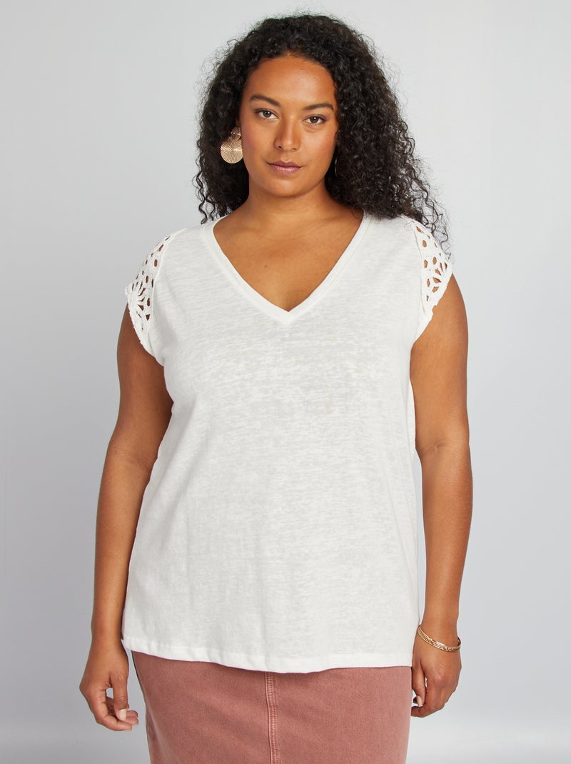 Camiseta con bordado con cuello de pico BEIGE - Kiabi