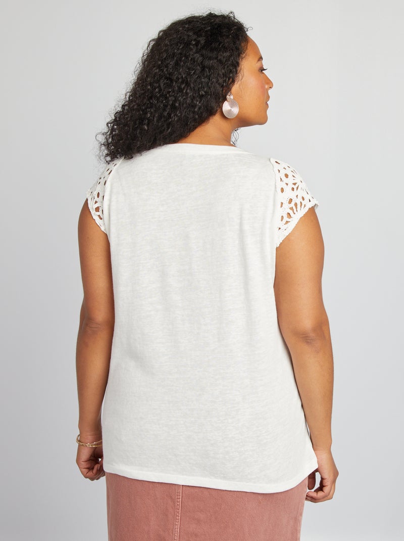 Camiseta con bordado con cuello de pico BEIGE - Kiabi