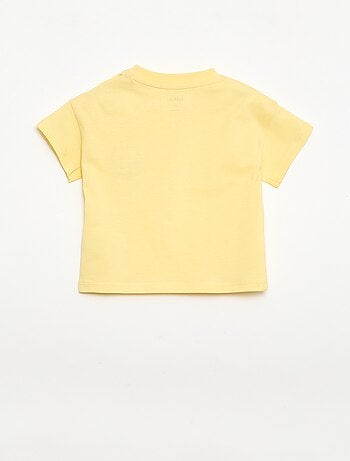 Camiseta con bordado en el pecho