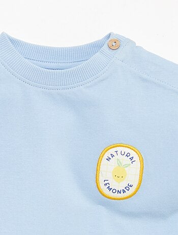 Camiseta con bordado en el pecho