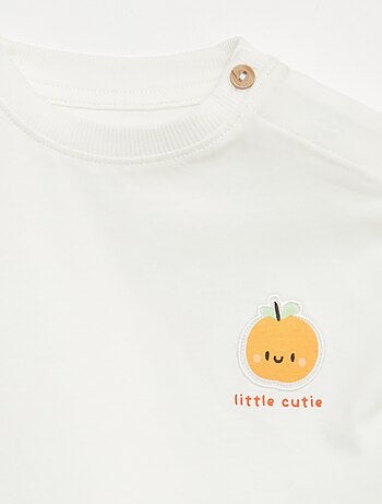 Camiseta con bordado en el pecho