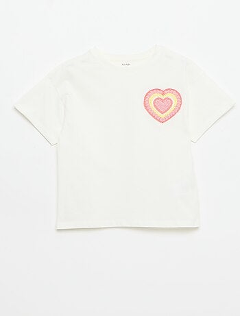 Camiseta con bordado en el pecho