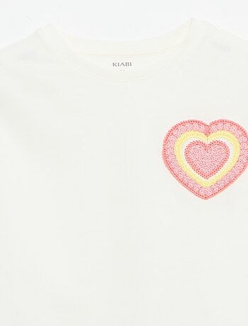 Camiseta con bordado en el pecho