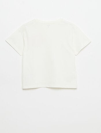 Camiseta con bordado en el pecho