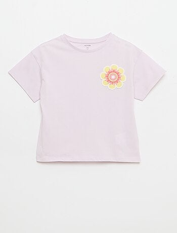 Camiseta con bordado en el pecho