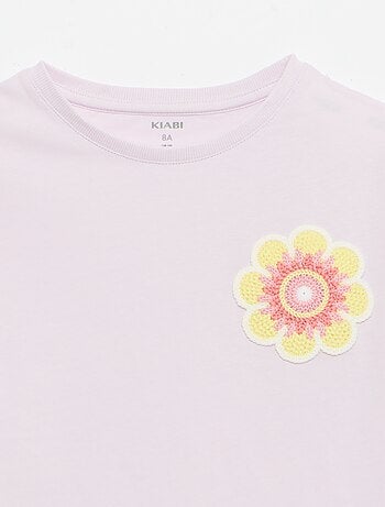 Camiseta con bordado en el pecho