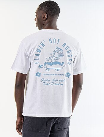 Camiseta con bordados de manga corta