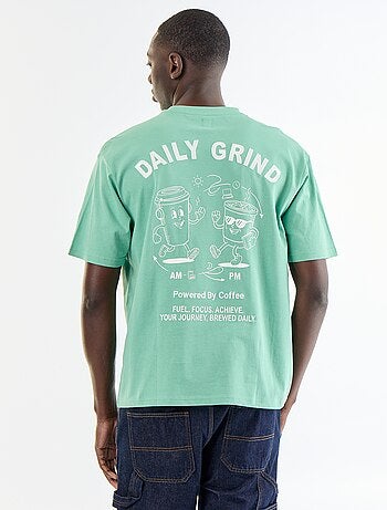 Camiseta con bordados de manga corta