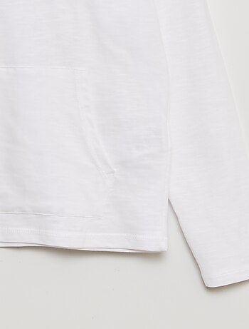 Camiseta con capucha