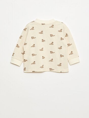 Camiseta con cuello abotonado y estampado