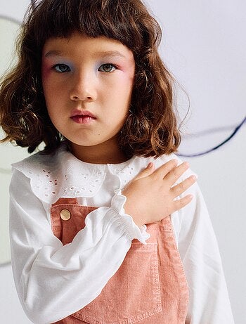 Camiseta con cuello bordado inglés y volantes