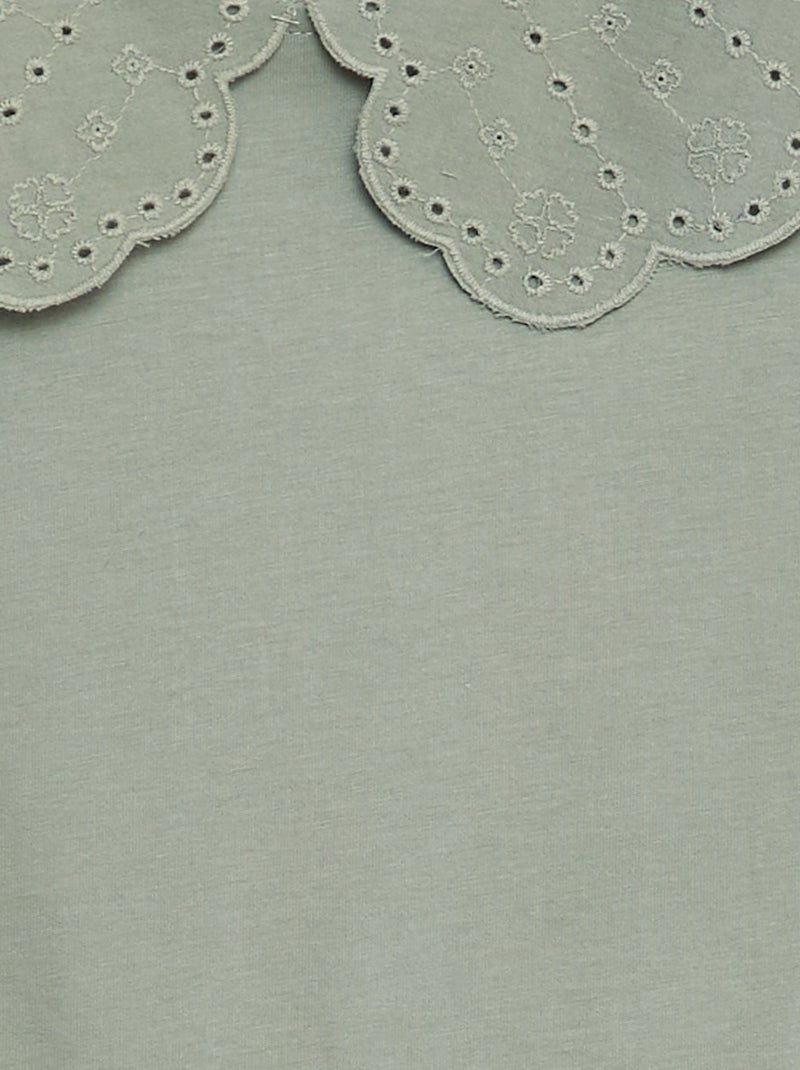 Camiseta con cuello de bordado inglés VERDE - Kiabi