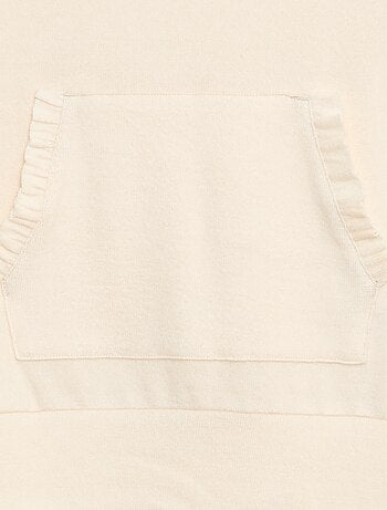 Camiseta con cuello de capucha y bolsillo con volante liso