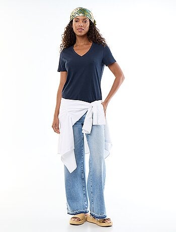 Camiseta con cuello de pico