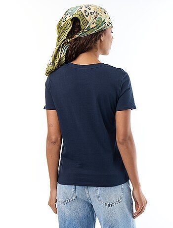 Camiseta con cuello de pico