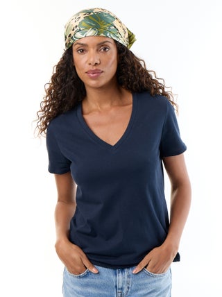 Camiseta con cuello de pico