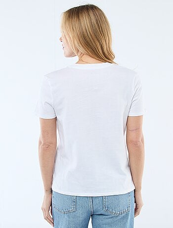 Camiseta con cuello de pico