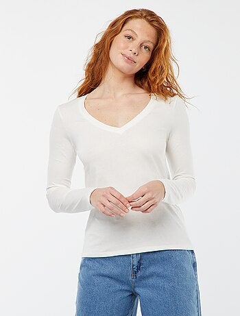 Camiseta con cuello de pico