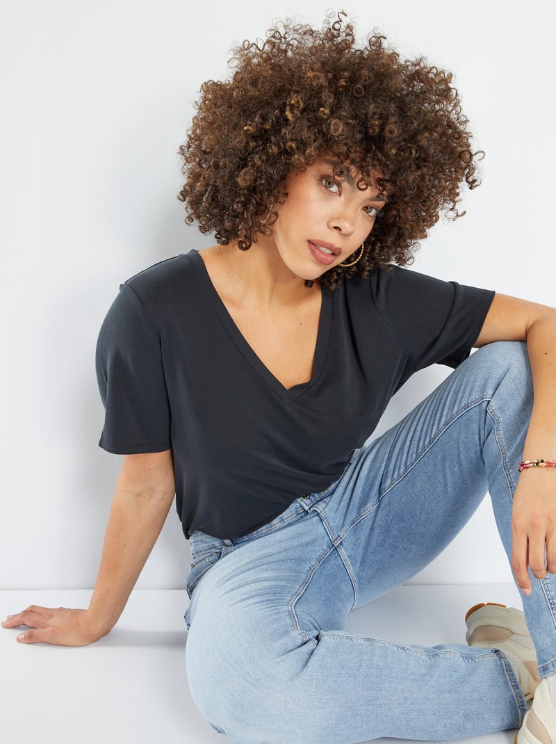 Camiseta con cuello de pico de tejido suave Negro - Kiabi