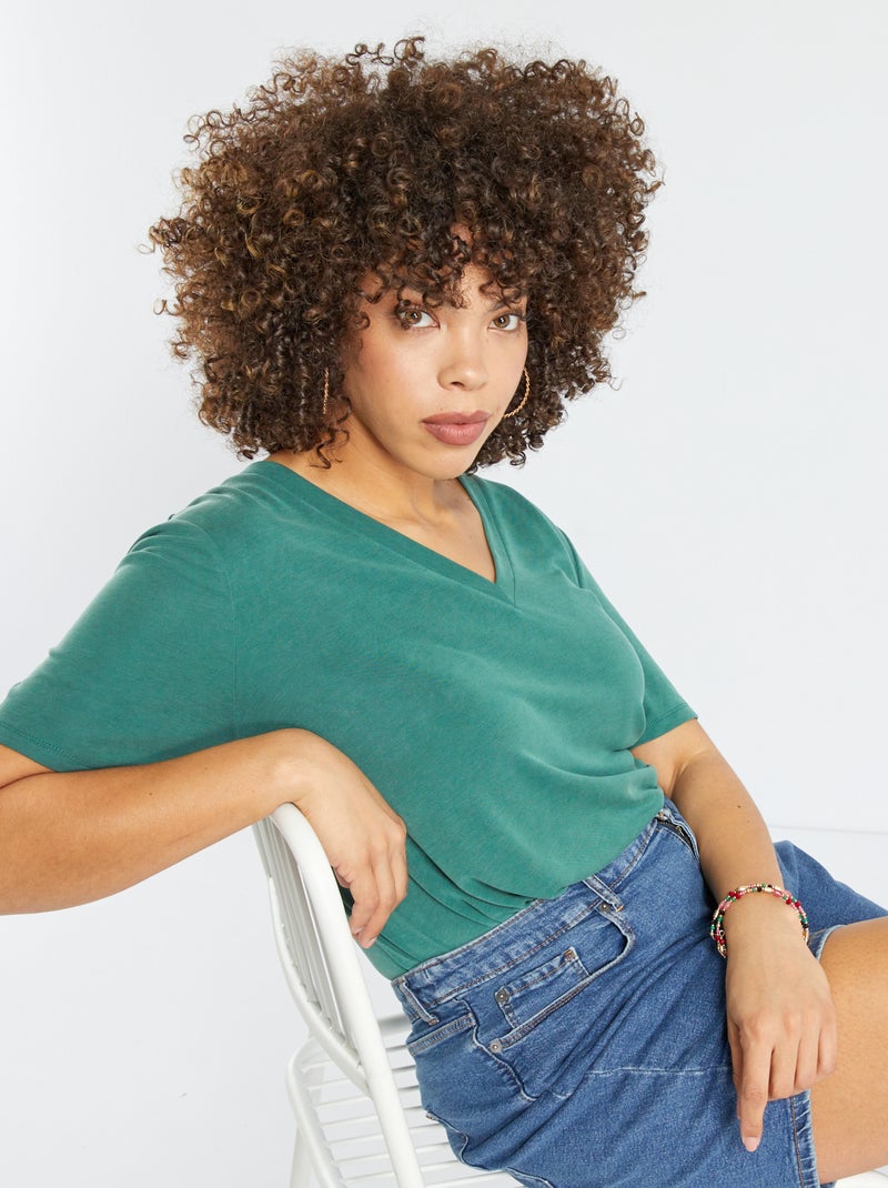 Camiseta con cuello de pico de tejido suave Verde - Kiabi