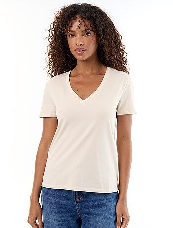 Camiseta con cuello de pico