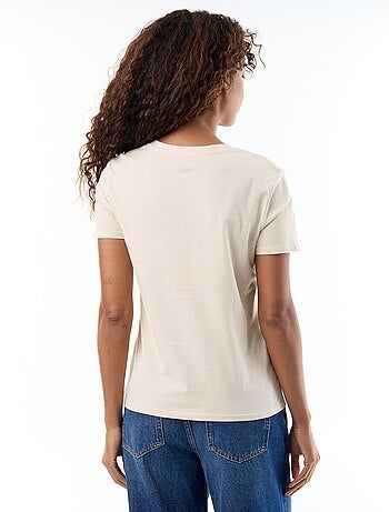 Camiseta con cuello de pico
