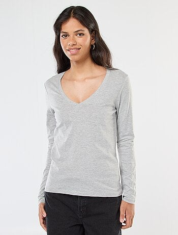 Camiseta con cuello de pico