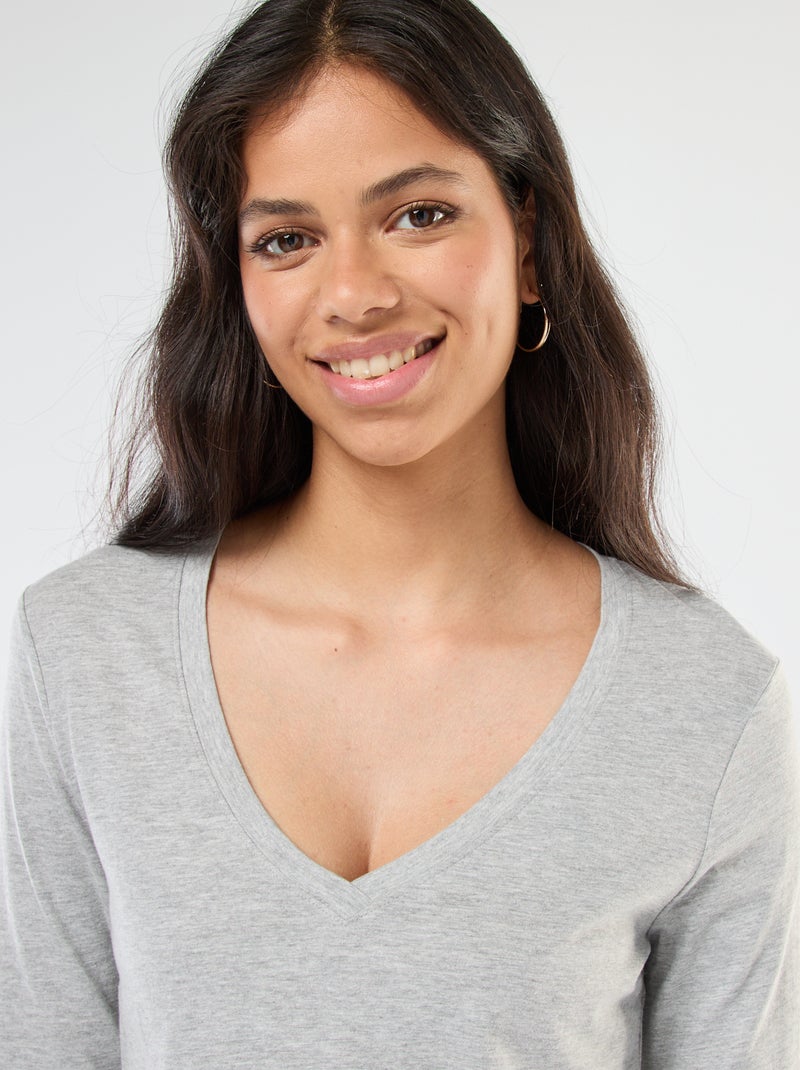 Camiseta con cuello de pico Gris - Kiabi