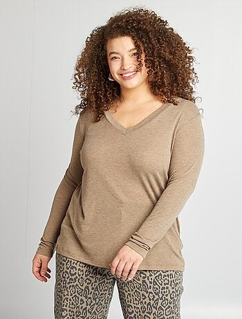 Camiseta con cuello de pico