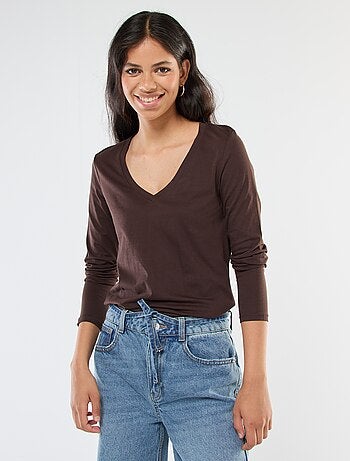 Camiseta con cuello de pico