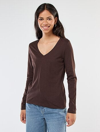 Camiseta con cuello de pico