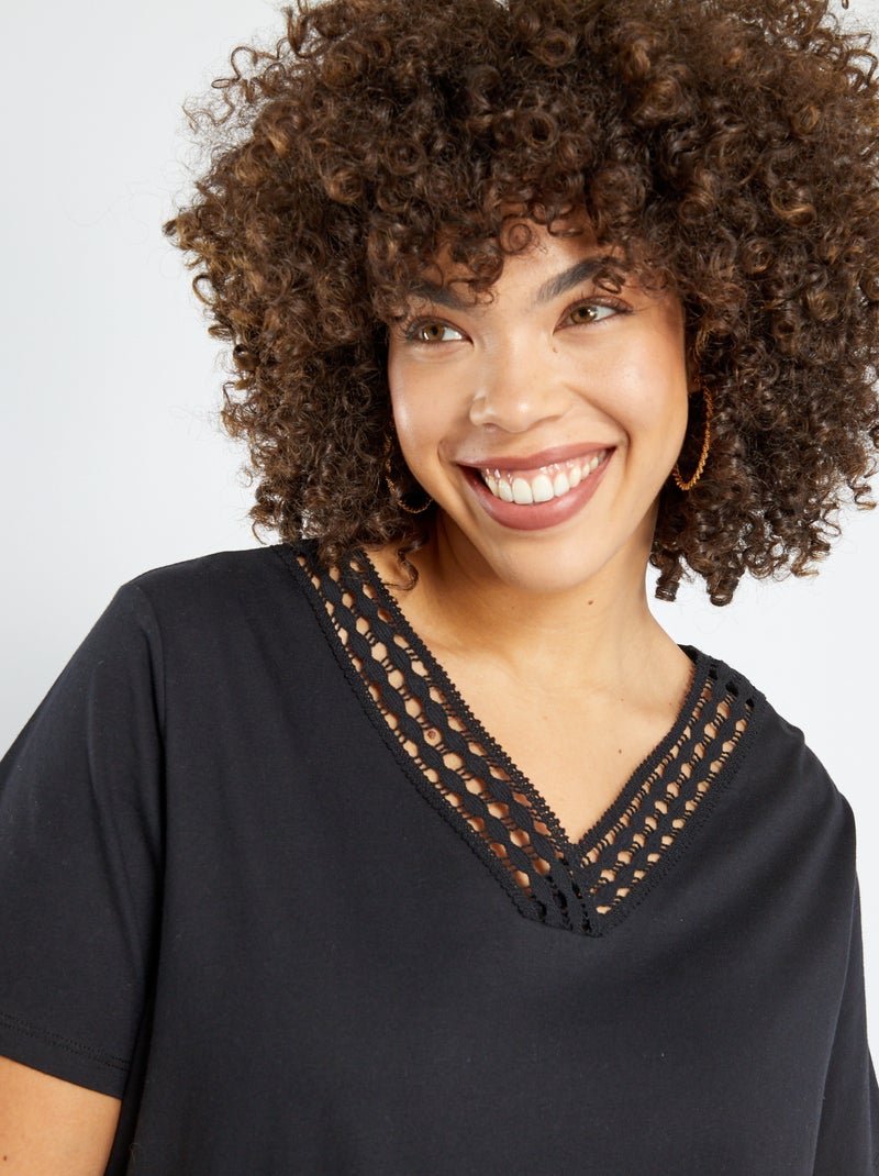 Camiseta con cuello de pico Negro - Kiabi