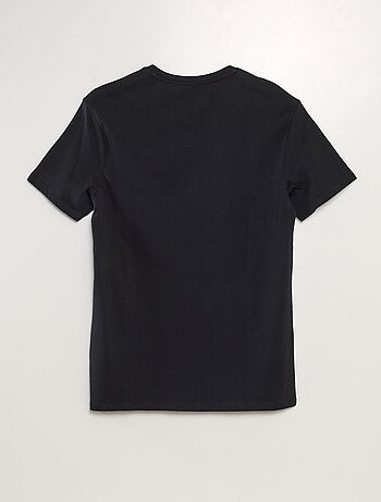 Camiseta con cuello de pico