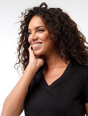 Camiseta con cuello de pico