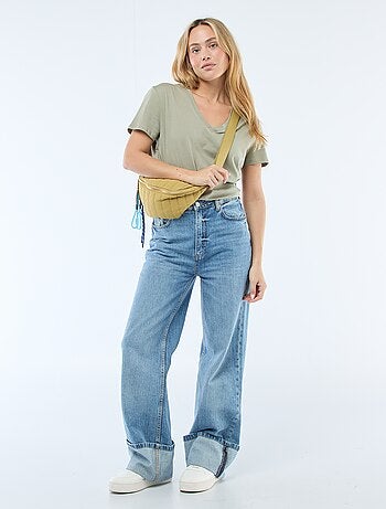 Camiseta con cuello de pico