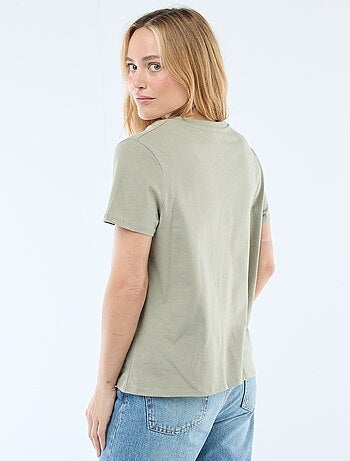 Camiseta con cuello de pico