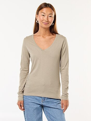 Camiseta con cuello de pico