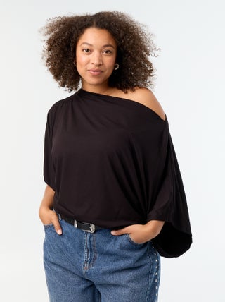 Camiseta con cuello drapeado y mangas cortas