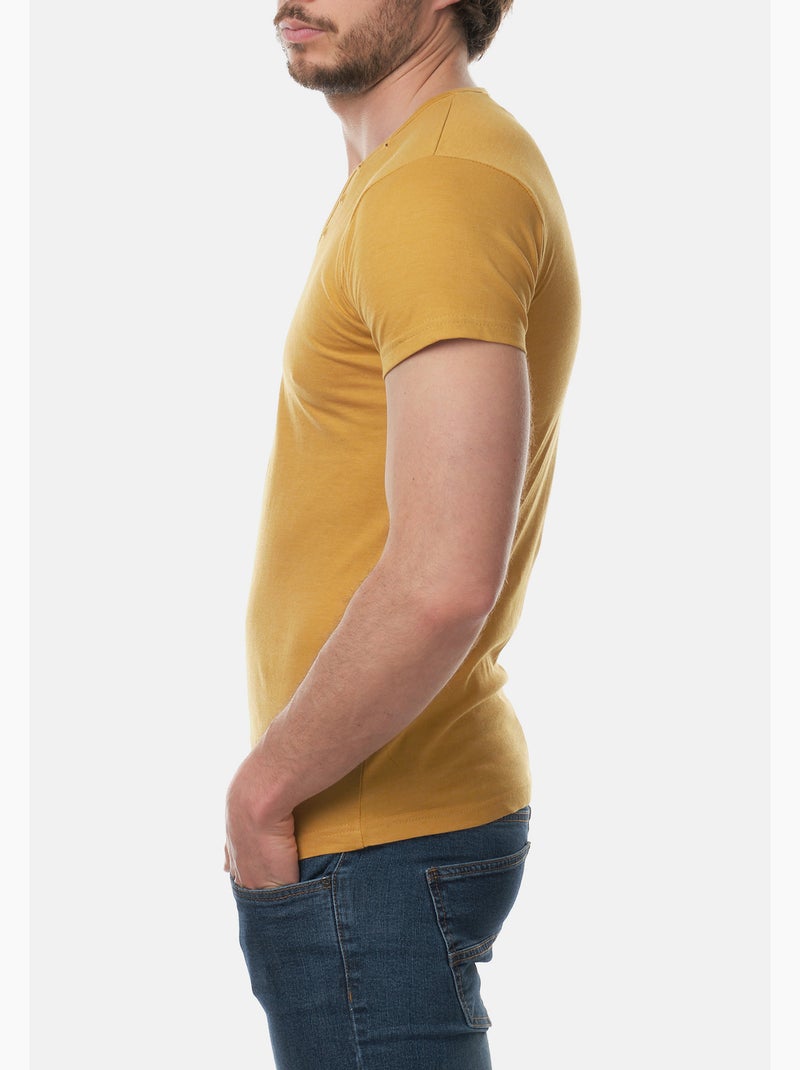 Camiseta con cuello en V Amarillo paja - Kiabi