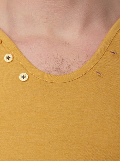 Camiseta con cuello en V - Kiabi