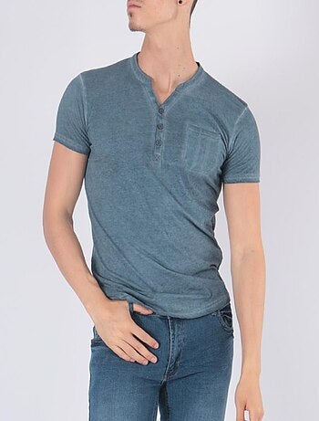 Camiseta con cuello en V