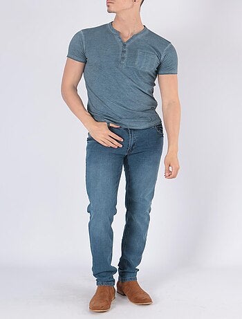 Camiseta con cuello en V