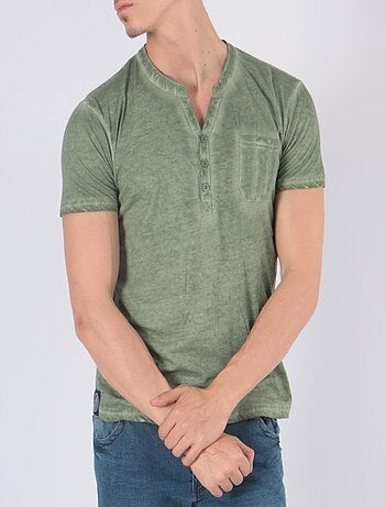 Camiseta con cuello en V