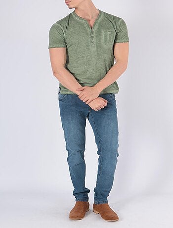 Camiseta con cuello en V