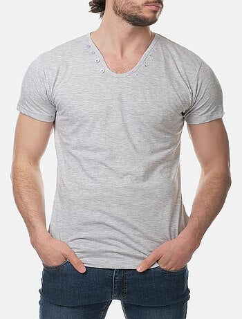 Camiseta con cuello en V