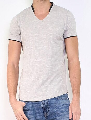 Camiseta con cuello en V