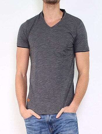 Camiseta con cuello en V