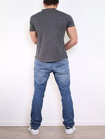 Camiseta con cuello en V