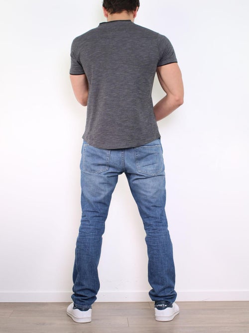 Camiseta con cuello en V - Kiabi